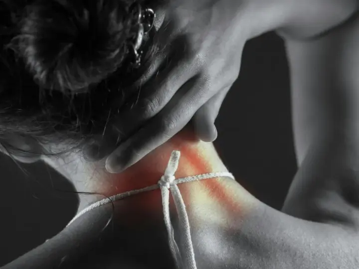Ból karku i szyi, objawy fibromialgii. Poszukiwanie skutecznego leczenia fibromialgii.